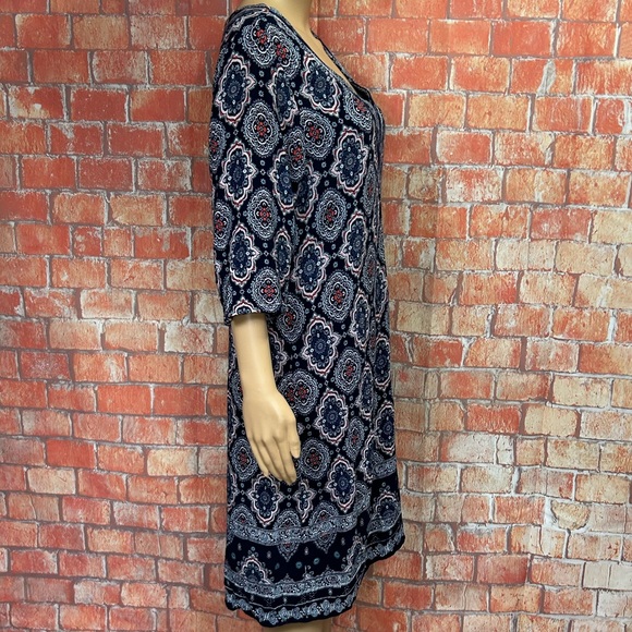 Gibson Latimer V-Neck Shift Dress - Picture 6 of 9